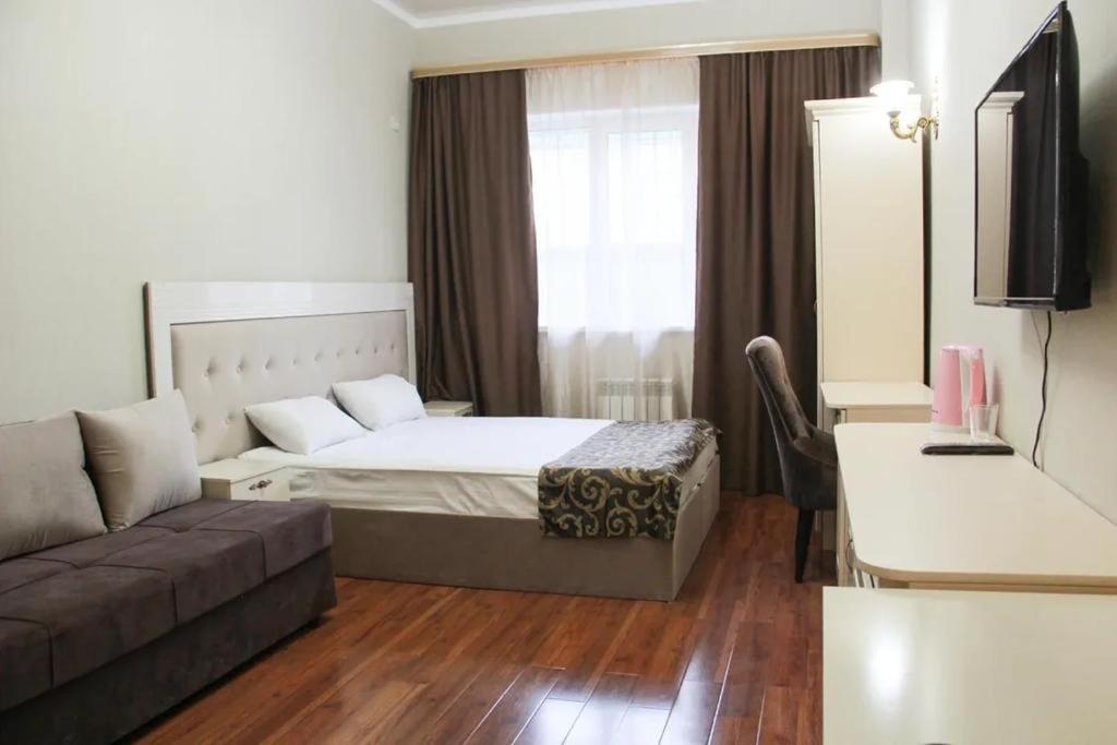Gold Boutique Hotel Alma-Ata Buitenkant foto