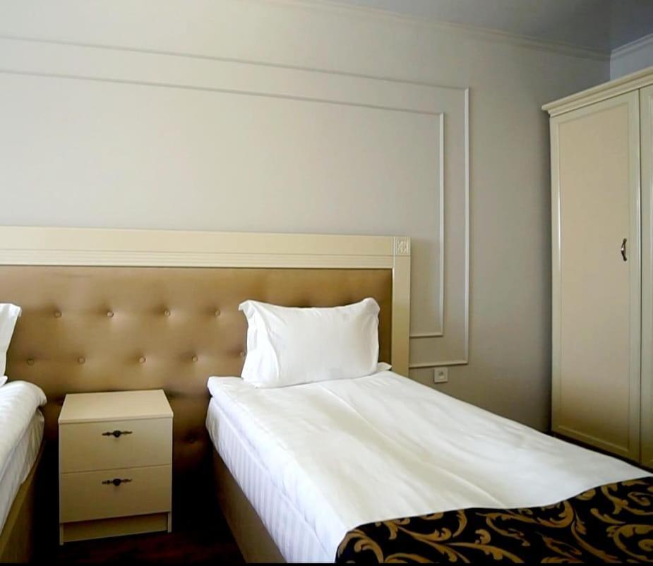 Gold Boutique Hotel Alma-Ata Buitenkant foto