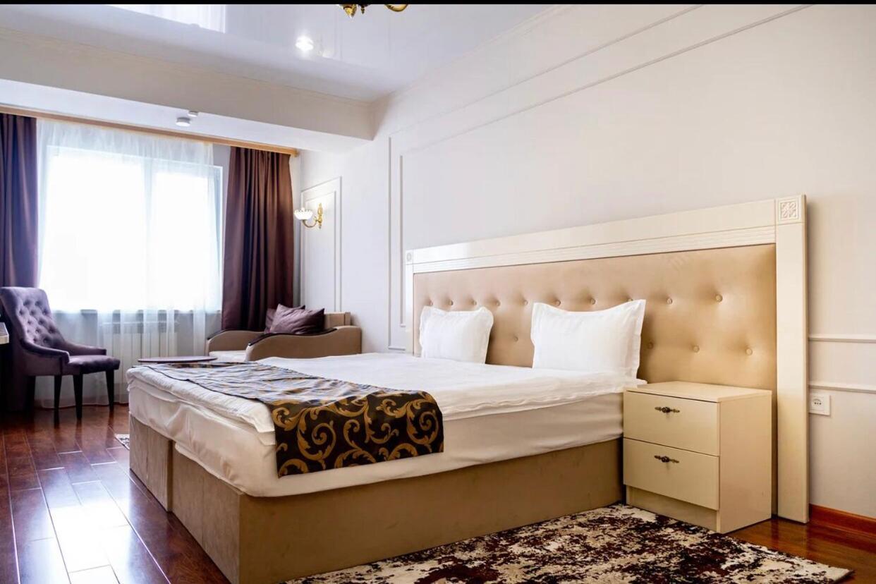 Gold Boutique Hotel Alma-Ata Buitenkant foto