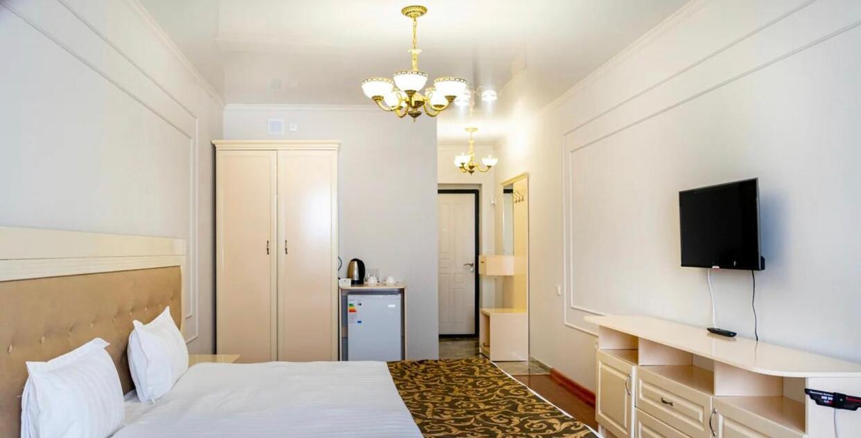 Gold Boutique Hotel Alma-Ata Buitenkant foto